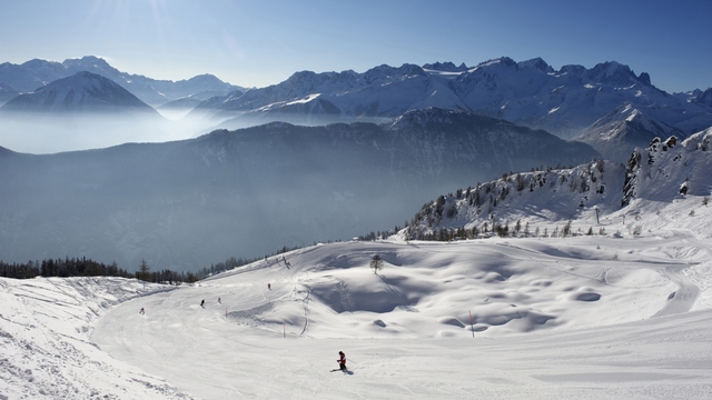 hameau et domaine skiable de la Creusaz