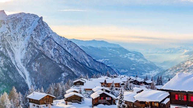 Eine Woche Urlaub auf dem familienfreundlichen Rosswald im Wallis in den verschneiten Schweizer Alpen.